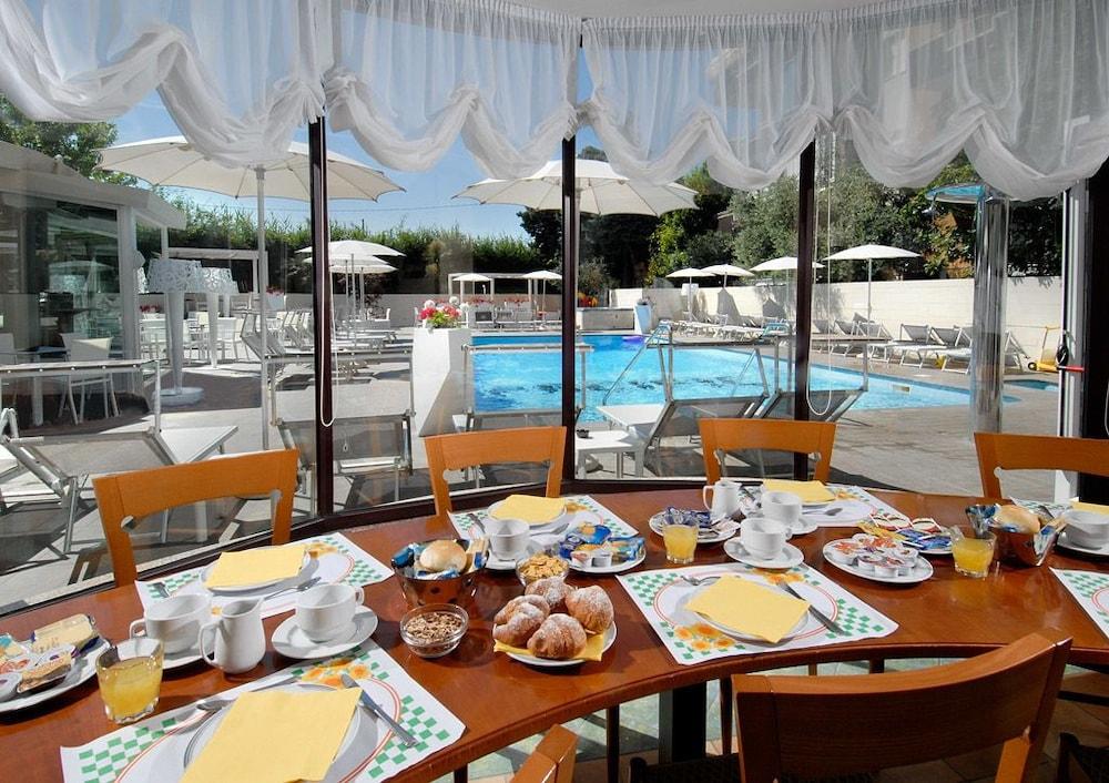Hotel Pacific Каттоліка Екстер'єр фото